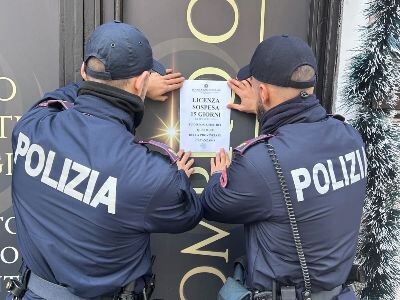 Controlli antiriciclaggio a Catanzaro, sospesa la licenza di un Compro Oro a Lido images Controlli antiriciclaggio a Catanzaro, sospesa la licenza di un Compro Oro a Lido