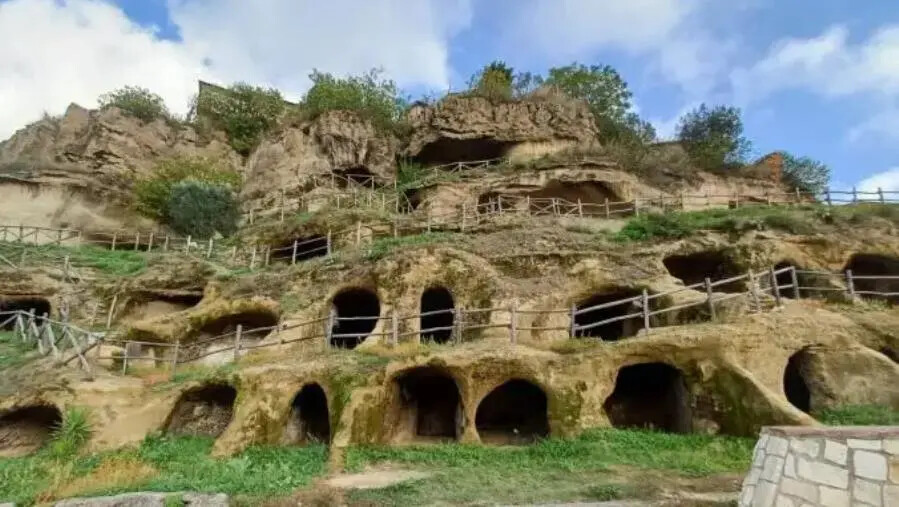 images Verzino e le sue grotte rupestri: un viaggio tra storia, natura e tradizioni del crotonese