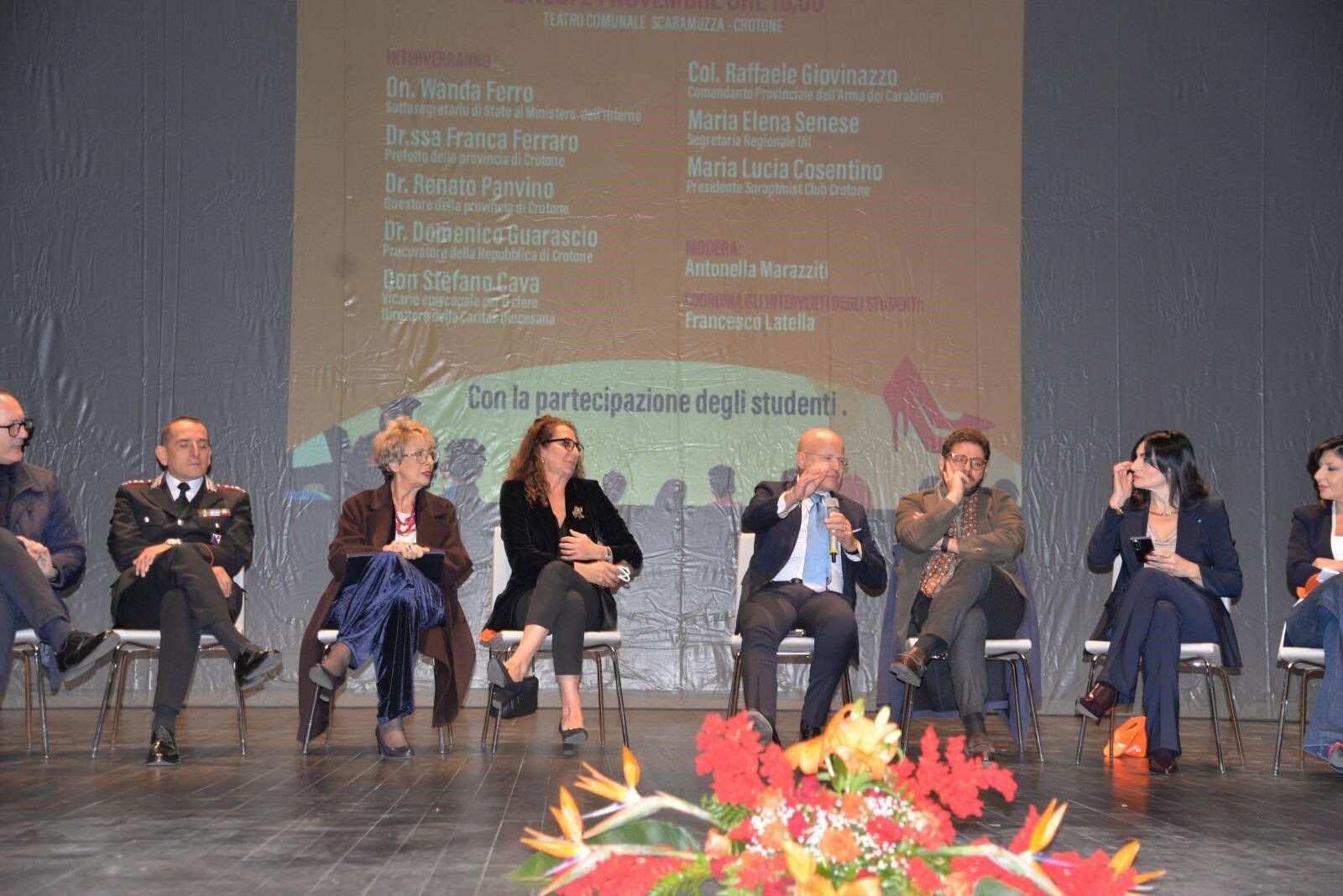 A Crotone Polizia, Soroptimist e UIL insieme contro la violenza di genere images A Crotone Polizia, Soroptimist e UIL insieme contro la violenza di genere