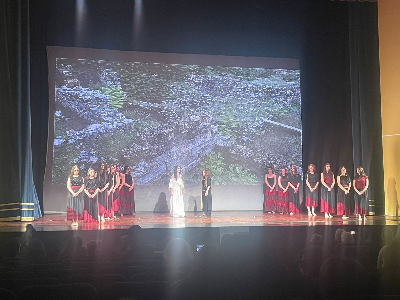 images Il Gutenberg tra filosofia, teatro e musica: gli studenti del Galluppi protagonisti al Comunale