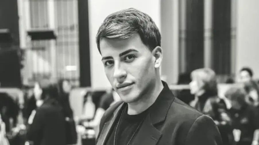 Da Milano a Parigi: per l'hair stylist catanzarese Giuseppe Santacroce un altro sogno che si avvera images Da Milano a Parigi: per l'hair stylist catanzarese Giuseppe Santacroce un altro sogno che si avvera