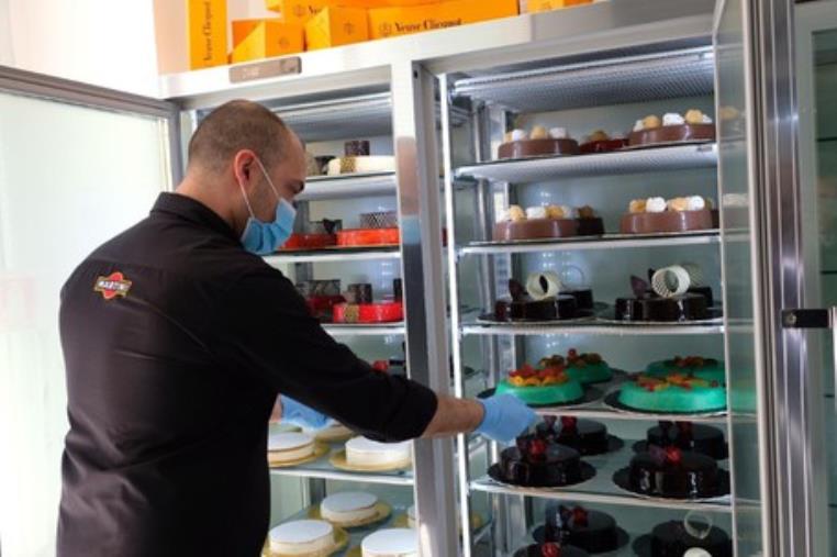Fase 2, iniziano a riaprire le attività a Cosenza. Il titolare di un bar: "E' l'unica possibilità" images Fase 2, iniziano a riaprire le attività a Cosenza. Il titolare di un bar: "E' l'unica possibilità"
