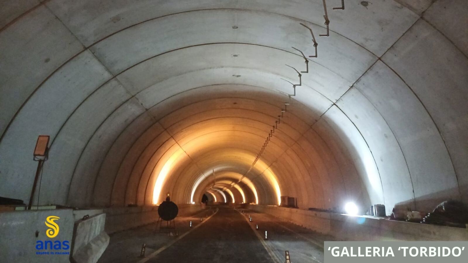 images Chiusura notturna sulla Ss 682 "Jonio Tirreno" nel Reggino per lavori nella galleria "Torbido" 

 