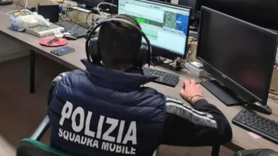 Tentavano l'estorsione con metodo mafioso ad un imprenditore portuale a Catanzaro: 3 arresti a Crotone images Tentavano l'estorsione con metodo mafioso ad un imprenditore portuale a Catanzaro: 3 arresti a Crotone