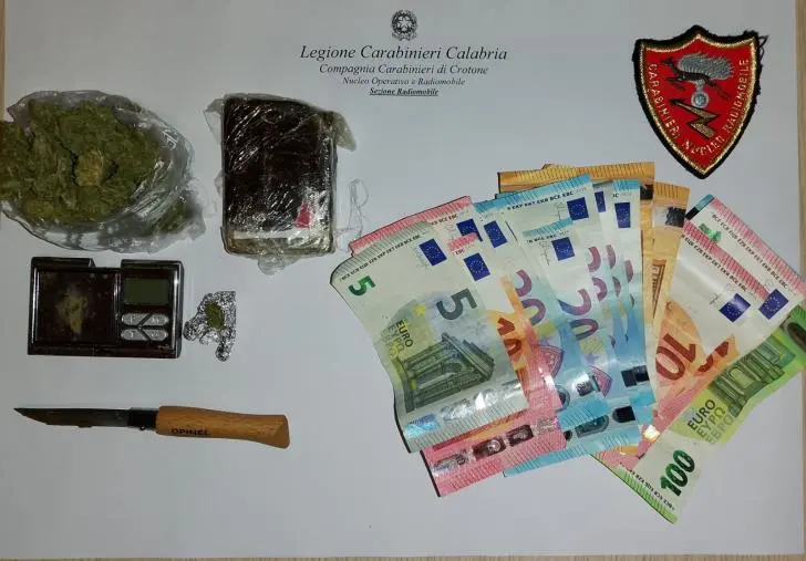 Via vai sospetto nei pressi di un'abitazione: coppia arrestata per spaccio di droga images Via vai sospetto nei pressi di un'abitazione: coppia arrestata per spaccio di droga