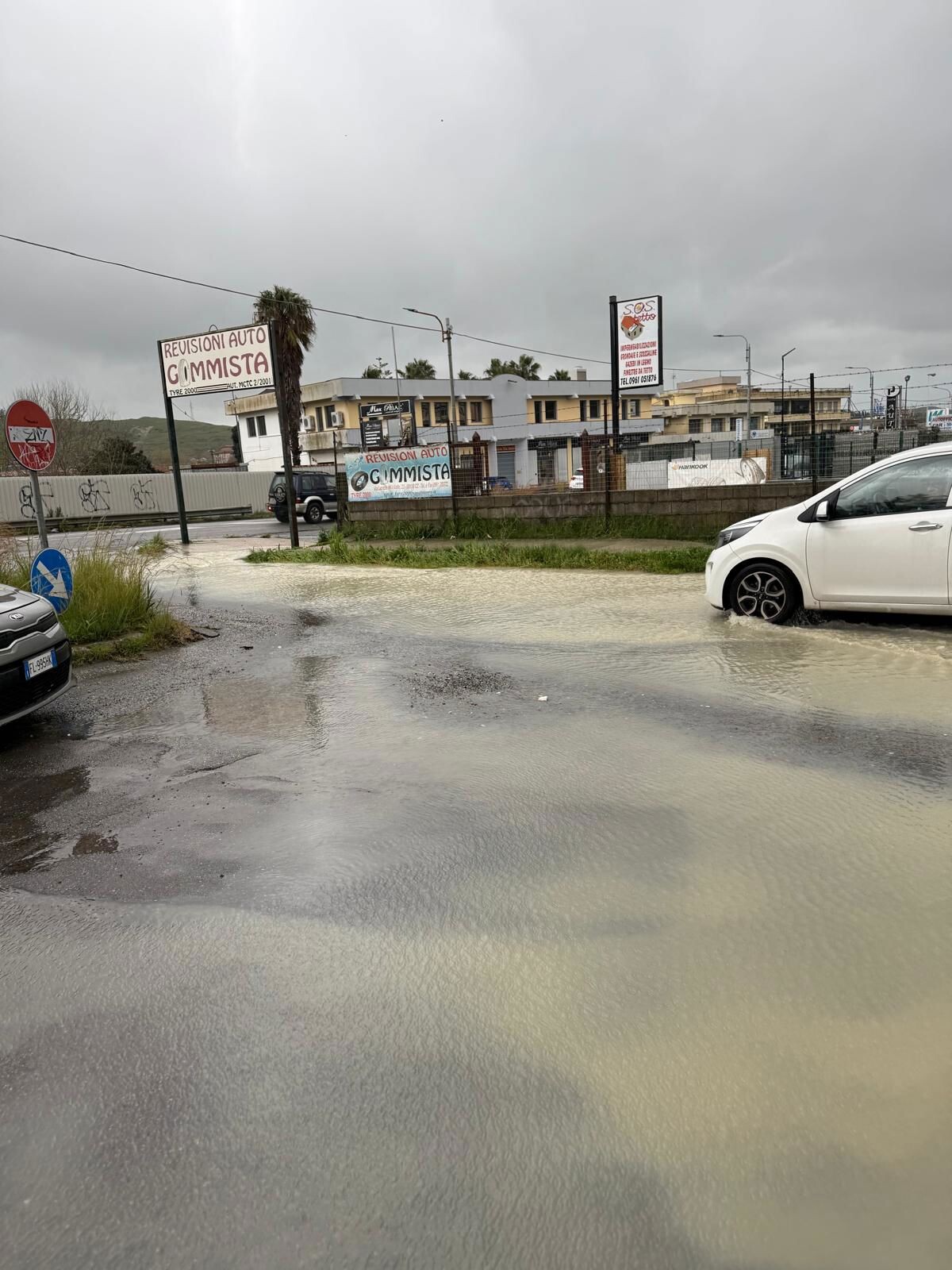 images Maltempo, l'intervento di Stanizzi: "Via Lucrezia della Valle a Catanzaro navigabile come i canali di Venezia"