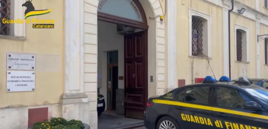 Usura a Catanzaro, tra le vittime anche un calciatore giallorosso images Usura a Catanzaro, tra le vittime anche un calciatore giallorosso