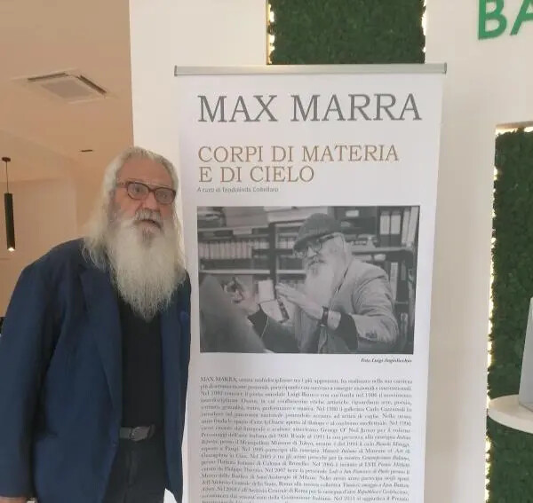 images In chiusura la mostra “Max Marra. Corpi di Materia e di cielo", allestita negli spazi della Banca Montepaone 
