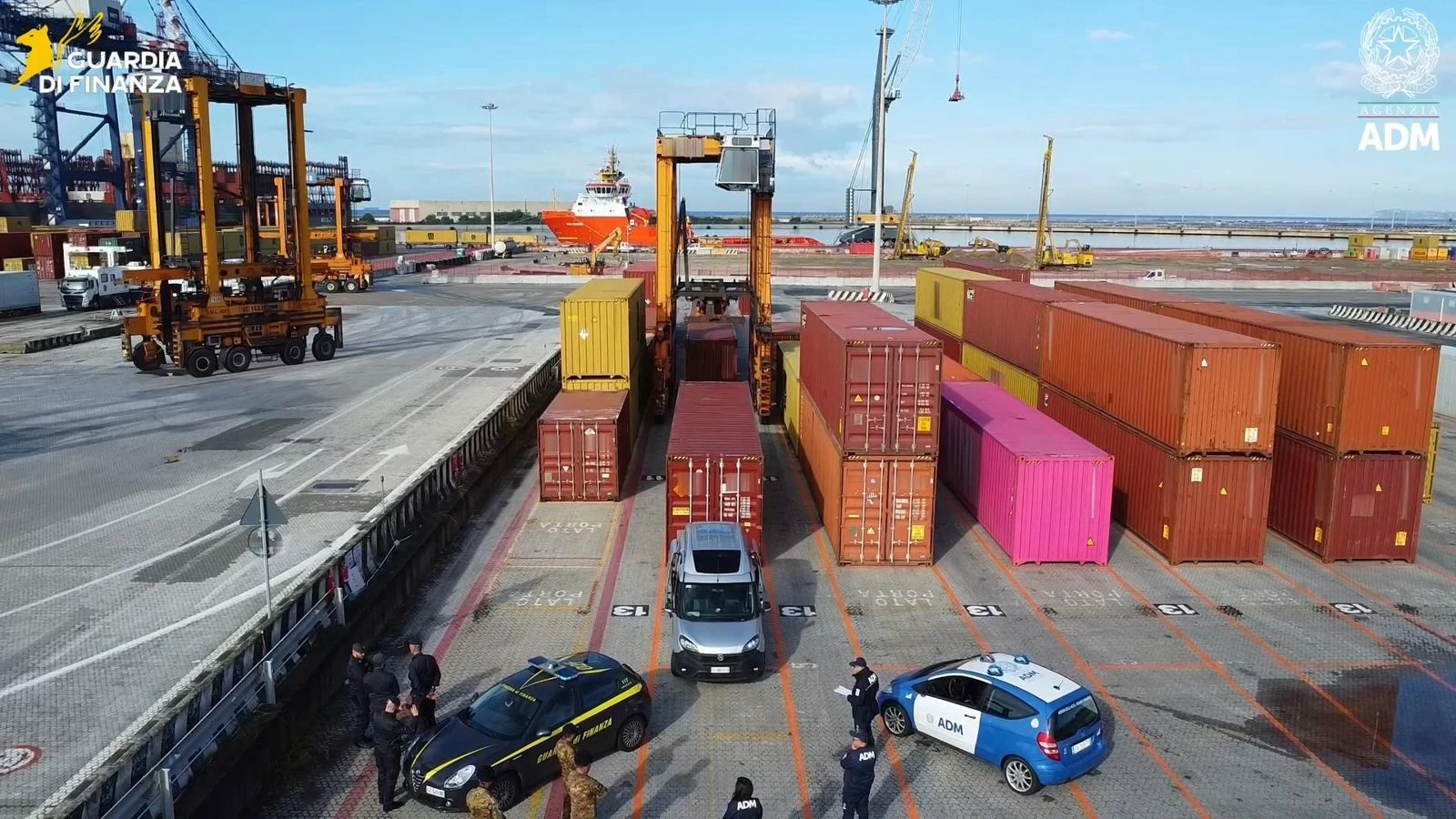 Contrasto al traffico illecito di fuochi pirotecnici, sequestri al Porto di Gioia Tauro