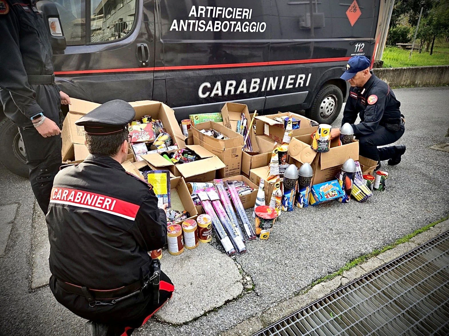 Lamezia, nel garage di casa oltre 20 kg di artifizi pirotecnici: denunciato