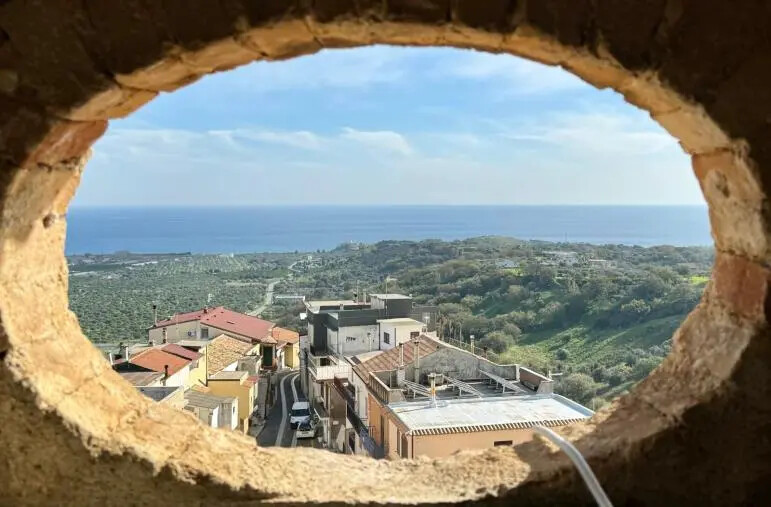 images Arte, bellezza e sorrisi: l’Accademia di Catanzaro è pronta a “contaminare” Monasterace
