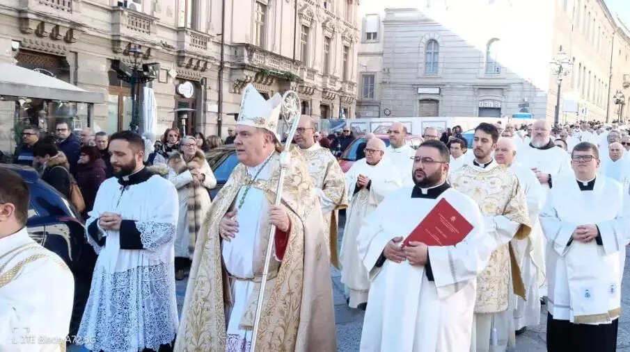 images Catanzaro, al via il Giubileo 2025: un pellegrinaggio di speranza per la Diocesi 