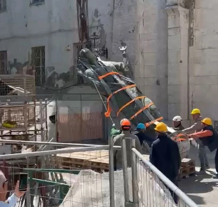Duomo di Catanzaro, al via il restauro del campanile: scesa a terra la statua della Madonna