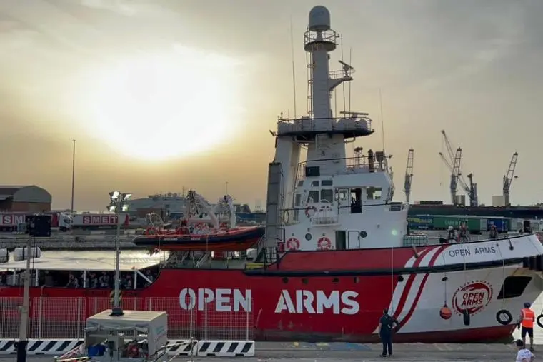 images Sbarco nella notte a Crotone a bordo di Open Arms: fermo amministrativo per la nave