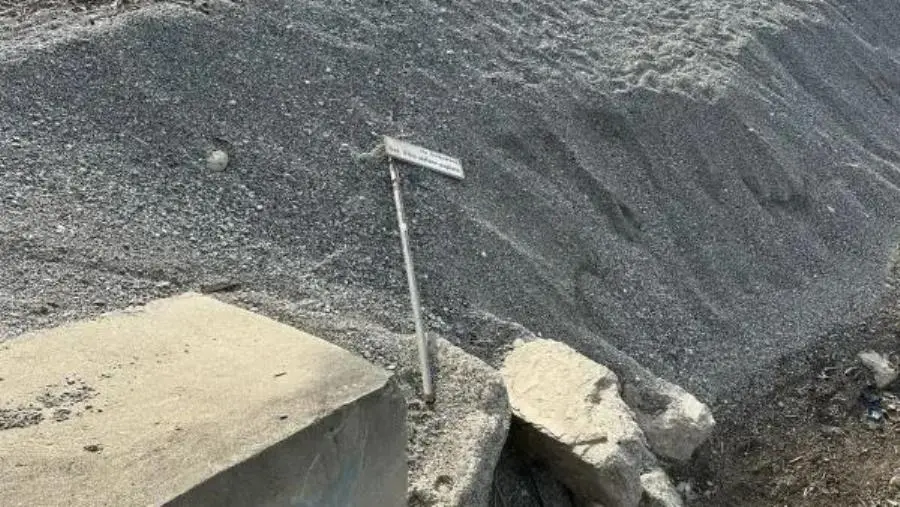 Catanzaro Lido, segnale stradale gettato in un canale di scolo: nuovo atto di inciviltà images Catanzaro Lido, segnale stradale gettato in un canale di scolo: nuovo atto di inciviltà