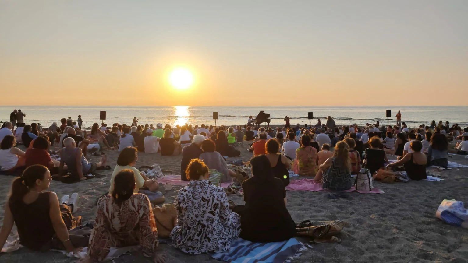 Al via il "Mese dei Bronzi": grande partecipazione all'evento all'alba di Capo Bruzzano