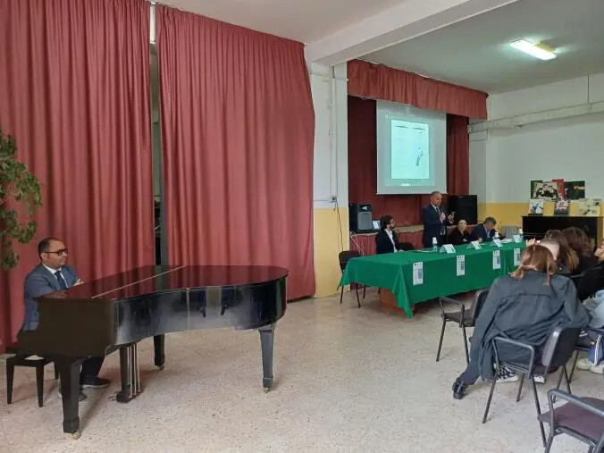 images “Criminalità socializzata”: studenti e istituzioni uniti per la legalità all’I.C. Catanzaro Mater Domini Nord Est Manzoni