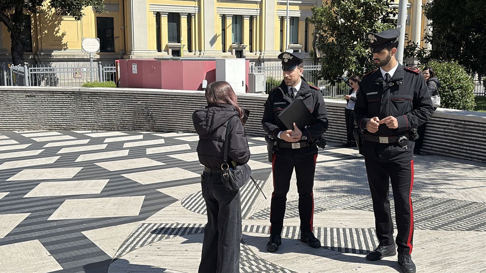 images Catanzaro, la sicurezza cammina e ascolta tra la gente: implementate le pattuglie a piedi dei carabinieri  