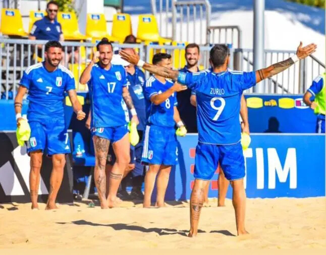 images Beach soccer, Zurlo da urlo e Italia agli Europei. Danimarca ko