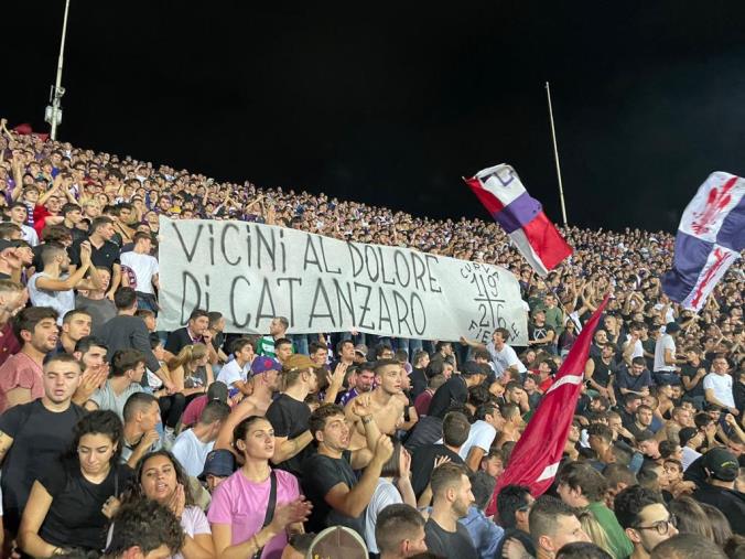 images Rogo mortale Catanzaro, solidarietà alla città dagli stadi di tutta Italia (FOTO)