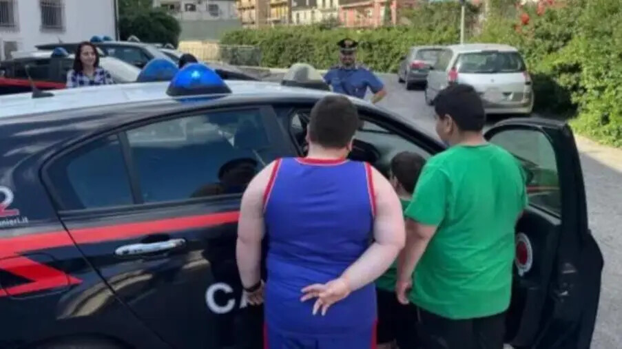 images Isola Capo Rizzuto, i carabinieri ricevono in caserma i bimbi della Cooperativa “Medihospes” 