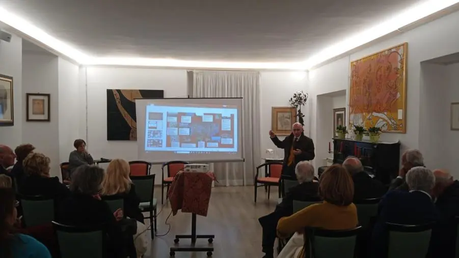 images Incontro tra il circolo Catanzaro 1871 ed il movimento Area Urbana, parola d’ordine: "Fare rete tra le Comunità"