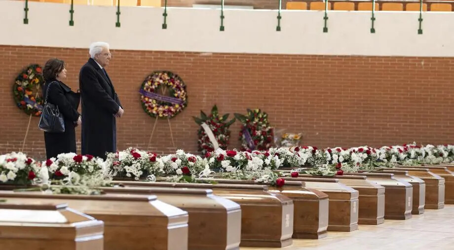 Mattarella a Crotone, rassicurazioni ai superstiti e doni per i bambini in ospedale (VIDEO) images Mattarella a Crotone, rassicurazioni ai superstiti e doni per i bambini in ospedale (VIDEO)