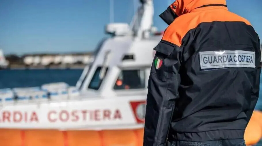 images Gioia Tauro, la Guardia Costiera sequestra attrezzi da pesca non consentiti
