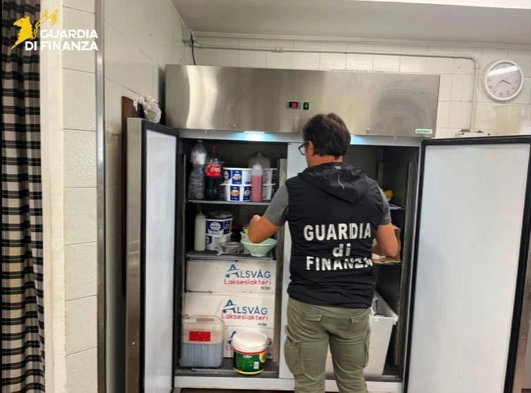 Sicurezza alimentare, sequestrati 91 kg  di pesce a Marina di Gioiosa: ristorante sanzionato