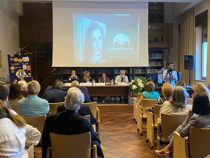 Emozioni e ricordi nel libro di Ravazzoni, a Catanzaro la prima di “Via Cola Rienzo – La vostra estate” images Emozioni e ricordi nel libro di Ravazzoni, a Catanzaro la prima di “Via Cola Rienzo – La vostra estate”