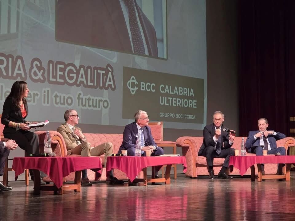 Educazione finanziaria e legalità, investire sui giovani per il futuro della Calabria
images Educazione finanziaria e legalità, investire sui giovani per il futuro della Calabria