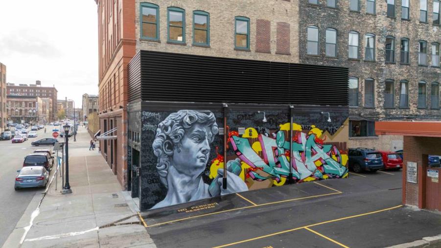 images Da Diamante agli USA, con "Vita" un David ribelle colora i muri di Minneapolis