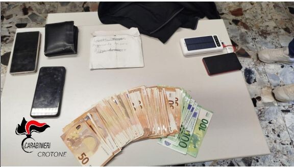 images Truffa a un anziano  nel Crotonese: 2 arresti e refurtiva riconsegnata alla vittima 