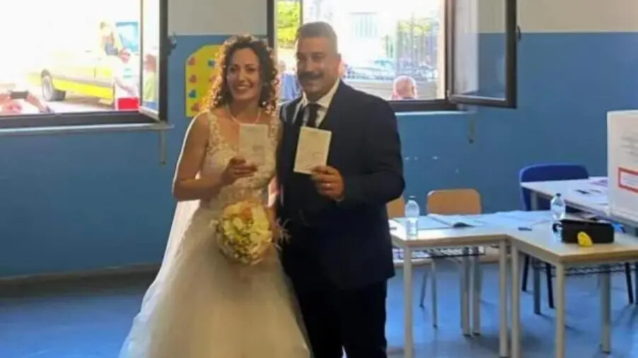 images Squillace, sposi votano alle comunali dopo il matrimonio 