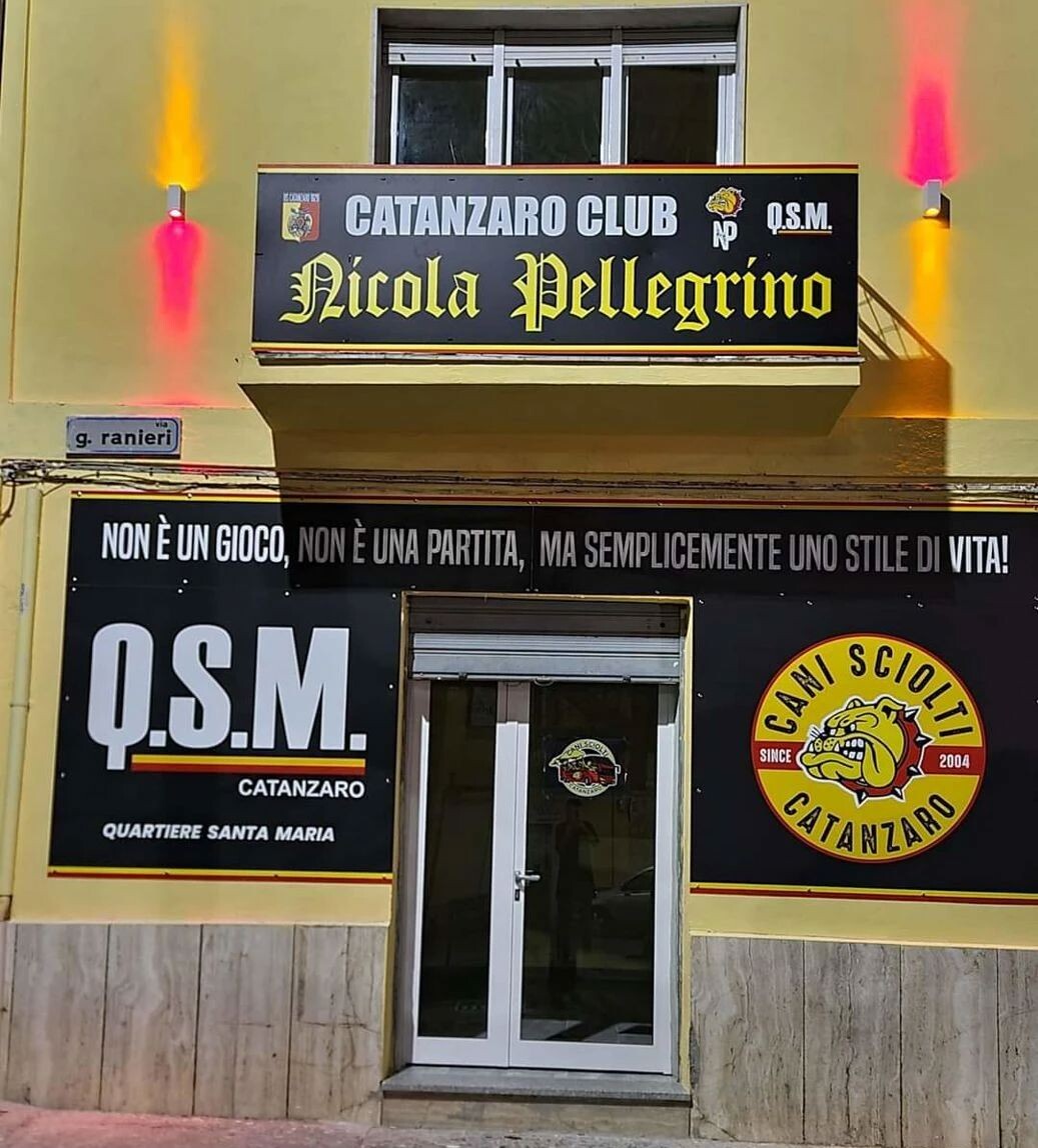 Catanzaro Club Nicola Pellegrino-Cani Sciolti: "Società e tifosi, due ruoli diversi e un unico amore per i colori giallorossi" images Catanzaro Club Nicola Pellegrino-Cani Sciolti: "Società e tifosi, due ruoli diversi e un unico amore per i colori giallorossi"