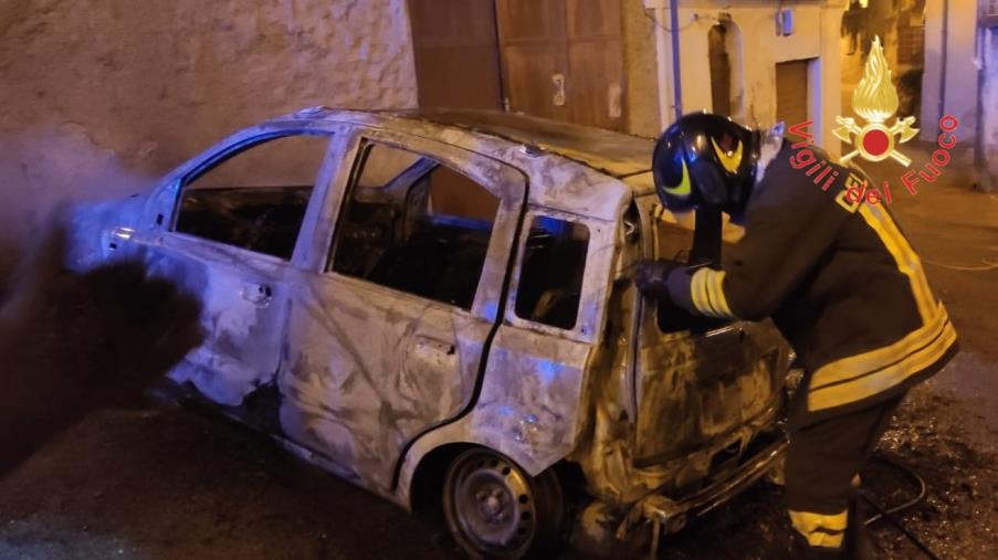 Lamezia Terme, incendiata un'auto in via Belvedere: scattano le indagini   images Lamezia Terme, incendiata un'auto in via Belvedere: scattano le indagini