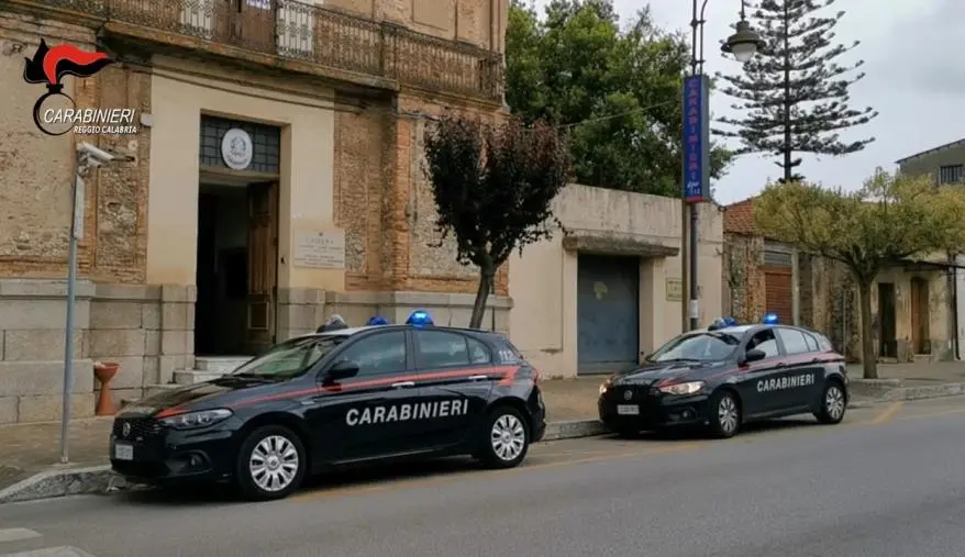Aggrediscono e minacciano un giostraio per impedirgli di lavorare a Taurianova: 2 arresti images Aggrediscono e minacciano un giostraio per impedirgli di lavorare a Taurianova: 2 arresti