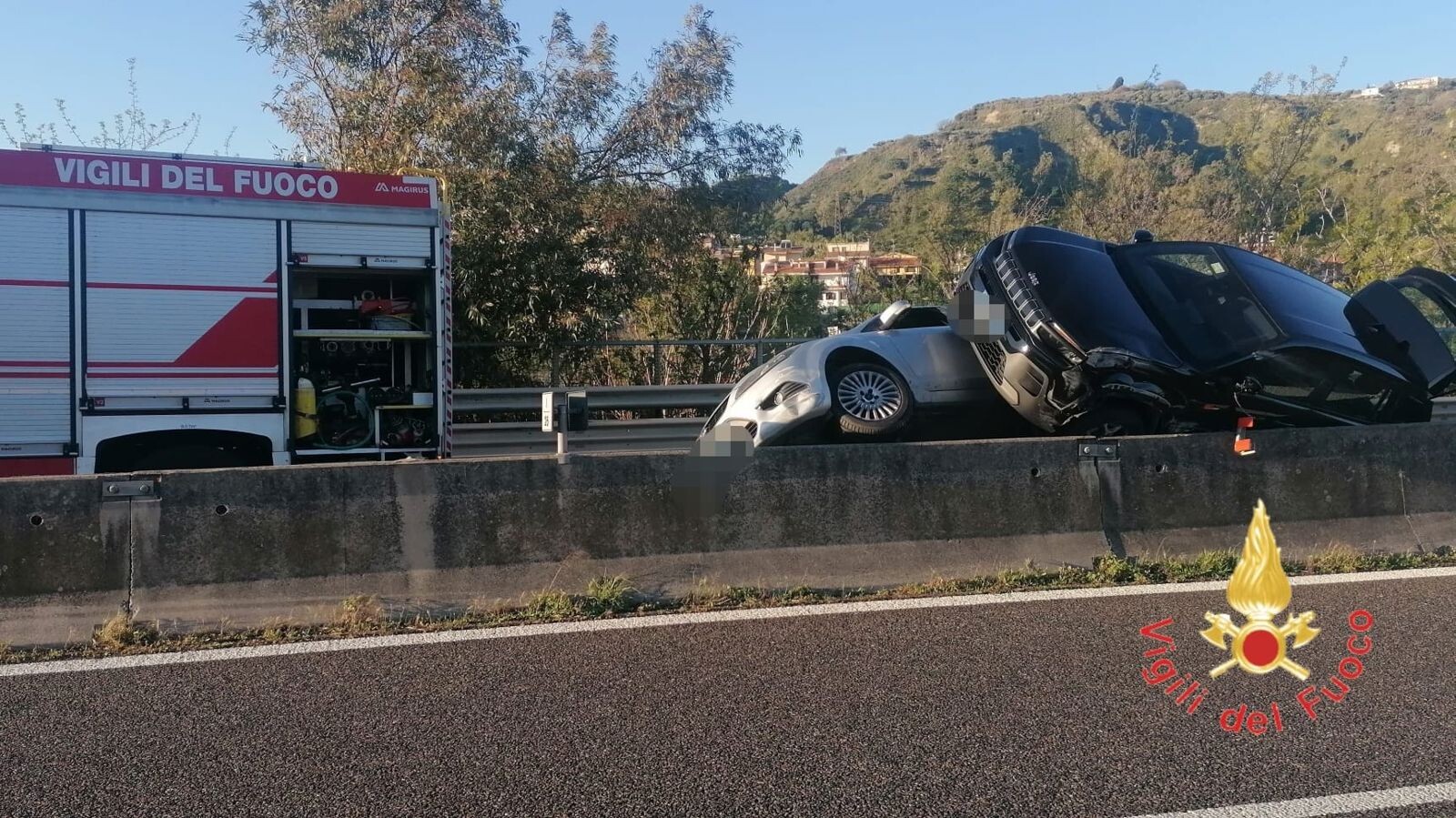images Scontro tra 2 auto sulla SS280 dopo lo svincolo di Martelletto-Sarrottino: 2 feriti