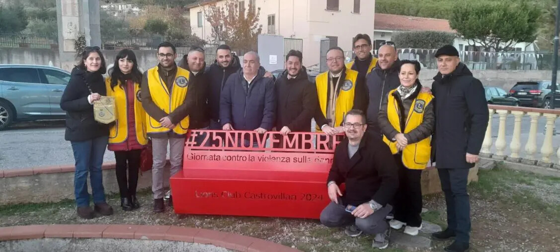 images Giornata contro la violenza sulle donne, inaugurata la panchina rossa a Frascineto 