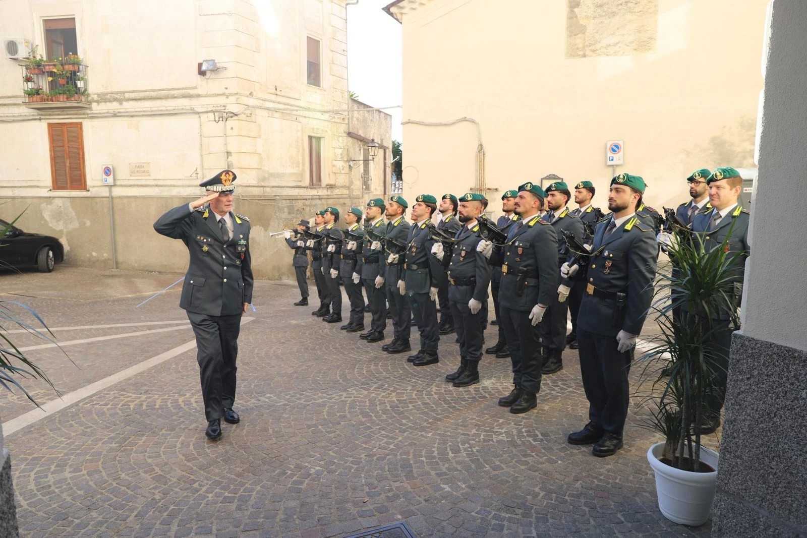 Guardia di Finanza, il Generale Mattana in visita in Calabria: "Apprezzamento per professionalità e risultati"