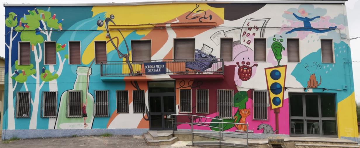 A Zumpano successo per la street art di Leonardo Cannistrà con i murales dedicati a Gianni Rodari images A Zumpano successo per la street art di Leonardo Cannistrà con i murales dedicati a Gianni Rodari