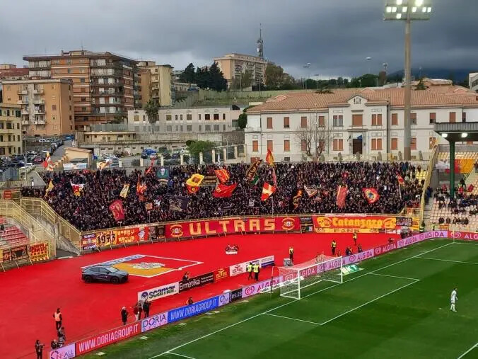 Catanzaro-Bari, l'appello di Desiderio Noto condiviso da Riccio: "Nessuno resti a casa" images Catanzaro-Bari, l'appello di Desiderio Noto condiviso da Riccio: "Nessuno resti a casa"