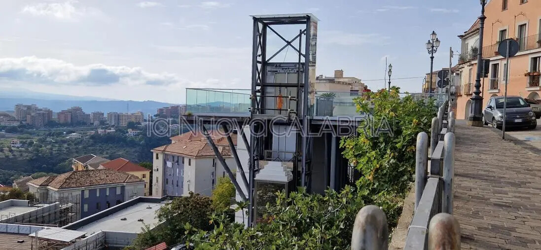 images Catanzaro, riapre l'ascensore di Bellavista: completati i lavori di manutenzione dell’impianto