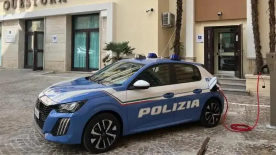 images La Questura di Catanzaro sceglie la mobilità sostenibile e si dota di 2 auto 100% elettriche 