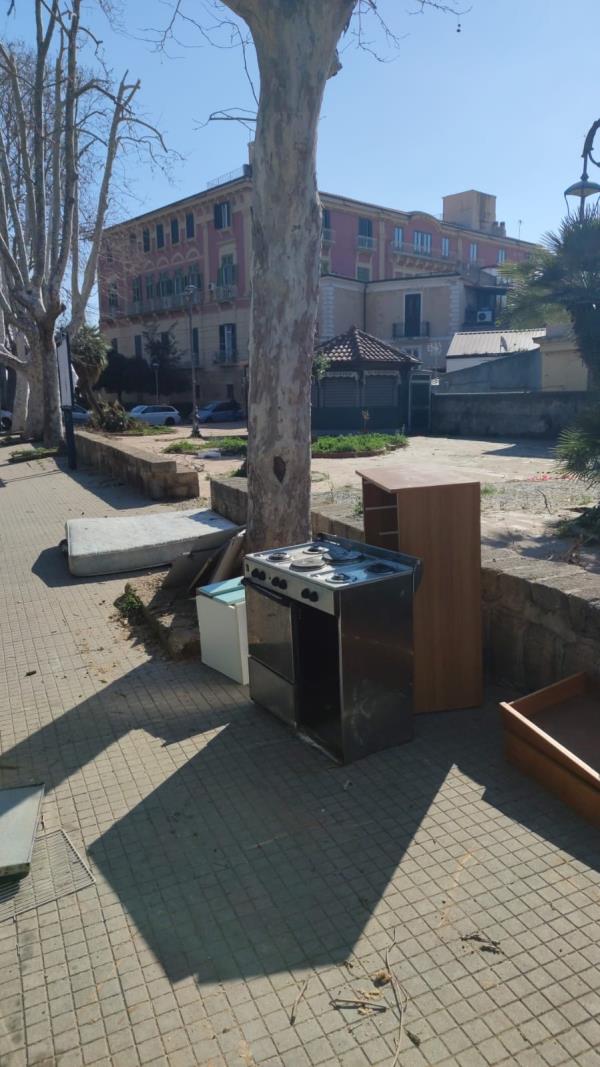 images Crotone, stretta sui “furbetti della spazzatura”: scattano le sanzioni  