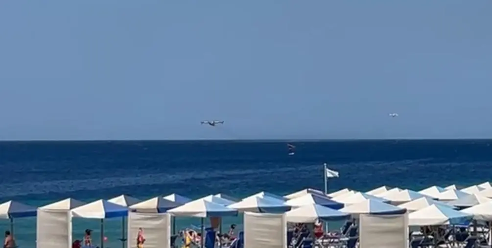 Brucia Petrizzi e Soverato superiore, canadair in azione (VIDEO) images Brucia Petrizzi e Soverato superiore, canadair in azione (VIDEO)