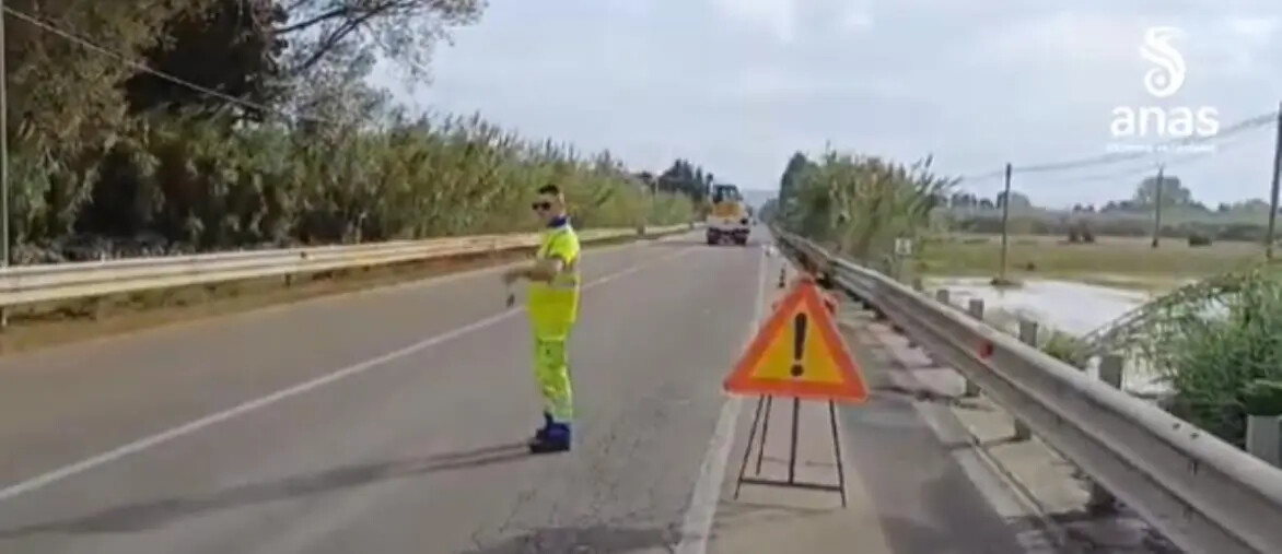 Maltempo, a Lamezia riaperta al traffico la Ss 18 'Tirrena inferiore' (VIDEO) images Maltempo, a Lamezia riaperta al traffico la Ss 18 'Tirrena inferiore' (VIDEO)