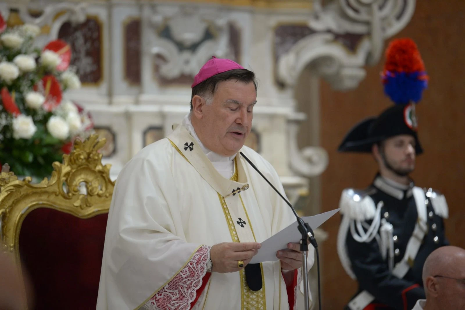 "Una luce per tempi bui": l’augurio di Natale di mons. Claudio Maniago