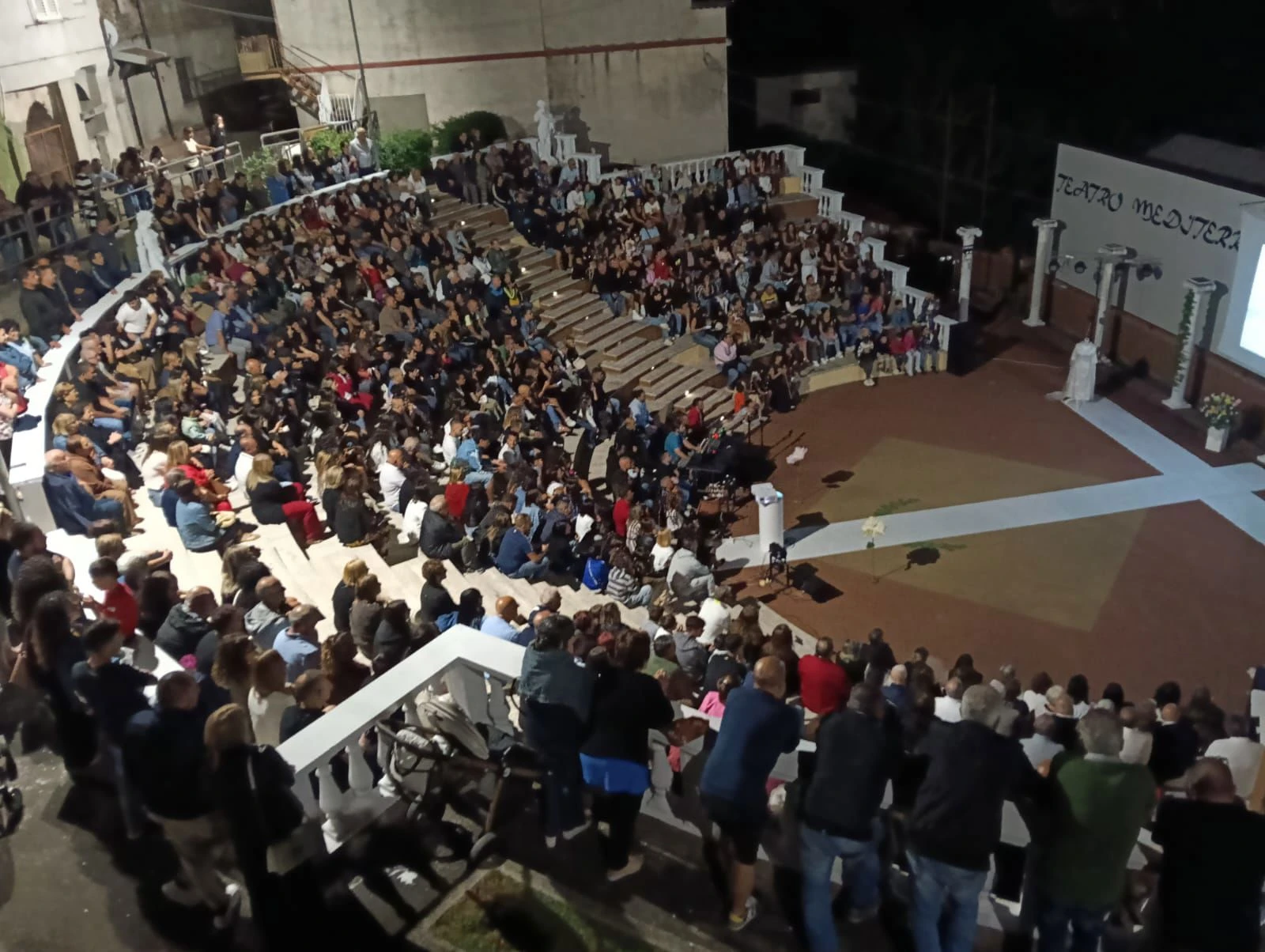 Cerva, anfiteatro pieno per la "Sfilata di Emozioni e Ricordi"