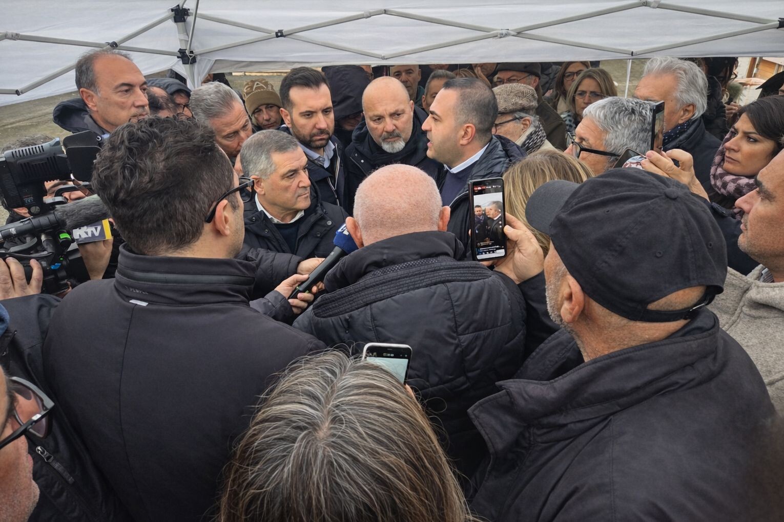 Ospedale di Polistena, Cannizzaro al sit-in: "Raggiunto un iter percorribile nell’immediatezza" images Ospedale di Polistena, Cannizzaro al sit-in: "Raggiunto un iter percorribile nell’immediatezza"